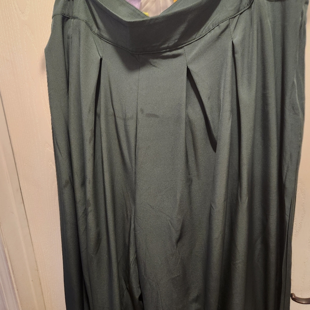 NWOT, green plus size pleated pants, size 6Xl
